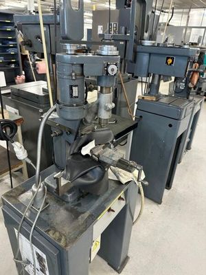 l'image d'une machine installée dans une pièce