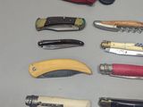 a lot of different types of knives on the table