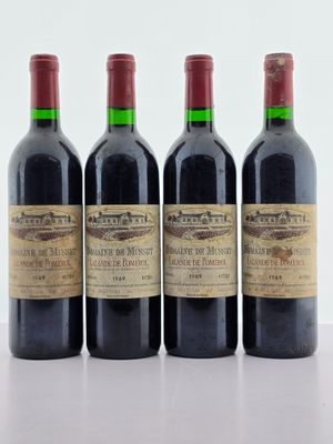 trois bouteilles de vin rouge sont alignées sur une table