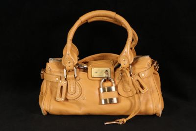 Sac à main en cuir beige Michael Korsch avec cadenas et clé
