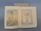 un livre dans lequel figure la photo d'une femme