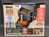 boîte contenant un double sandwich Ninja au poulet et aux légumes