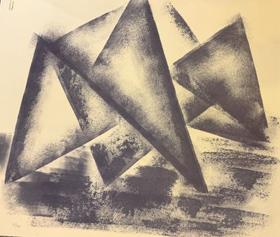 une image représentant un dessin en noir et blanc de trois triangles
