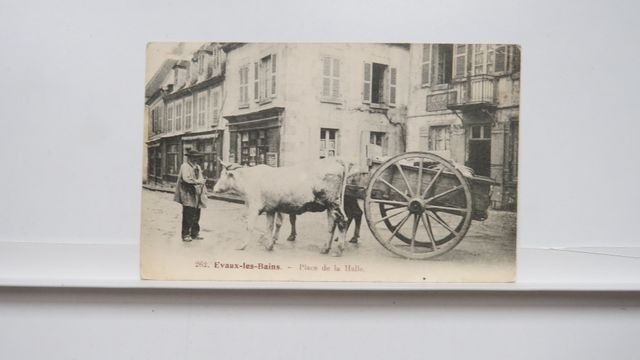Évaux-les-Bains : Place de la Halle (Aux Armes d’Aubusson 262). C...
