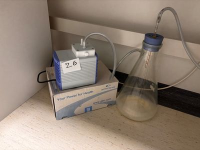 1 pompe à vide ROCKER et sa fiole - Photo 1