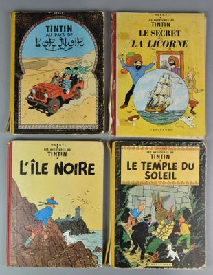 quatre livres pour enfants sont alignés sur une table