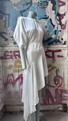 Robe T.S A. VAUTHIER asymétrique en satin blanc proto neuf