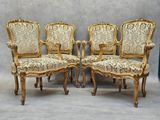 lot de six fauteuils de style Louis XV en bois sculpté et rembourrés