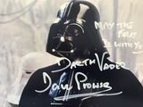 une photo dédicacée de Dark Vador tirée du film « Star Wars »