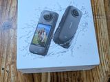 une boîte sur laquelle figure l'image de deux téléphones portables