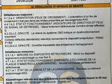 l'arrière d'une voiture sur lequel est apposé un autocollant portant l'inscription « Auto Securie »