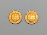 deux pièces d'or, dont l'une est ornée d'une couronne et l'autre d'une couronne