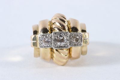 Bague Tank en or jaune et gris 750 ‰ sertie de deux diamants… - Photo 1