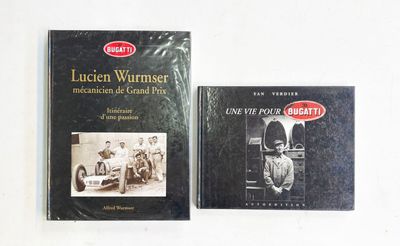 deux livres posés sur une table blanche, avec une photo d'un homme dans une voiture de course et une photo d'un homme dans une voiture de course