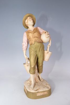 ROYAL DUX BOHEMIA Jeune porteur d'eau en biscuit.