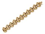 un bracelet en or jaune composé de maillons en forme de cœur