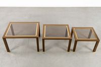 Ensemble de trois tables gigognes ou d'appoint, en métal dor… (photo 4)