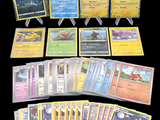de nombreuses cartes Pokémon sur fond noir, avec un fond noir