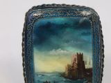 une image représentant un château situé sur un rivage rocheux