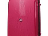 La valise rose est à roulettes et possède une poignée.