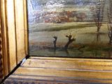 un tableau sur le mur d'une pièce où se trouve un tableau