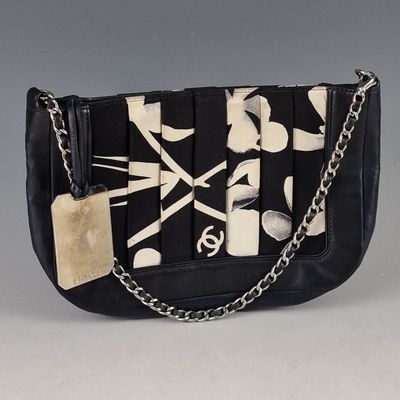 an image of a purse with scissors and a tag on it