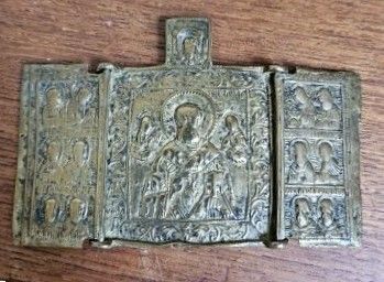 une image représentant une croix sur laquelle figure Jésus