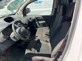 une image d'une voiture dont le siège conducteur est relevé