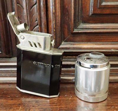Deux briquet dont un marqué C. Girard & Cie.