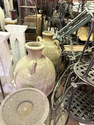 many different vases and chairs in this room