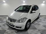 une photo d'une Mercedes-Benz blanche, Benz, Benz, Benz, Benz, Benz, Benz, Benz, Benz, Benz, Benz, Benz, Benz