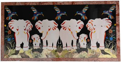 tableau représentant un groupe d'éléphants et d'oiseaux sur fond noir