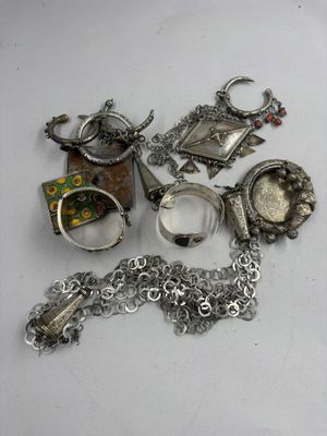 Réunion de bijoux ethniques - Lot de bracelets uniques