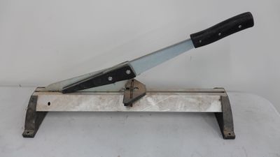 a knife that is on top of a piece of metal