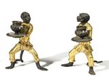 paire de figurines anciennes en laiton représentant deux hommes portant des plateaux de nourriture