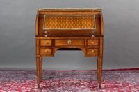 Bureau à cylindre en marqueterie dans des encadrements d'ama…