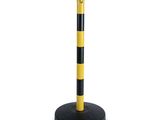 un poteau jaune et noir avec une base noire