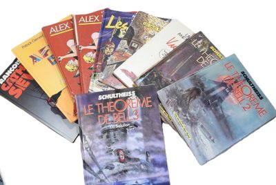 un grand nombre de livres posés sur une table