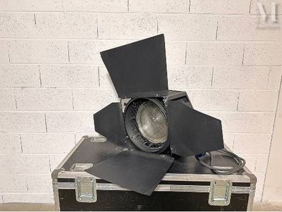 a black light that is sitting on top of a case