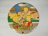 une photo de la famille Simpson accrochée au mur