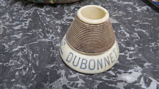 Pyrogène publicitaire DUBONNET en faïence