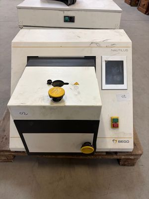 a machine that is sitting on a pallet in a warehouse