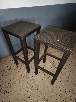 paire de tabourets de bar en osier à vendre