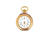 une montre de poche en or avec des chiffres romains