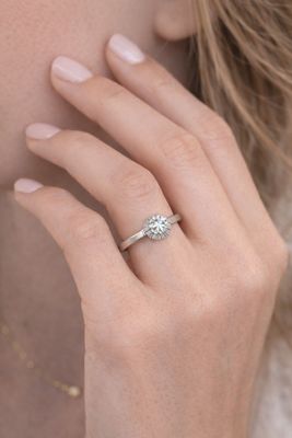 Bague solitaire en or blanc 750 °/°°° (18K) sertie d'un diam…