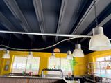 trois lampes suspendues au plafond dans une cuisine jaune