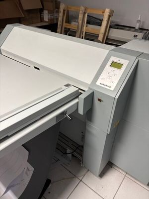 l'image d'une machine installée dans une pièce