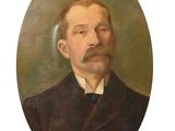 portrait d'un homme moustachu en costume marron
