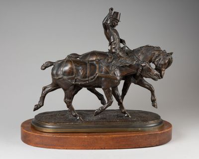 statue en bronze représentant un homme à cheval accompagné d'un autre homme à cheval