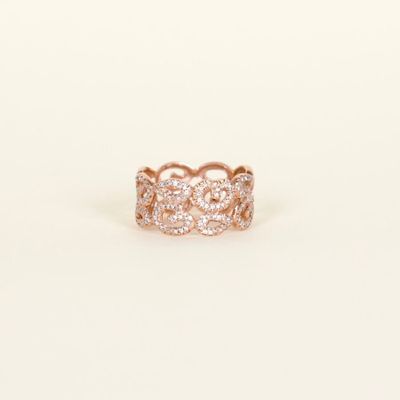 Bague jonc en or rose 9K (375/oo), à décor de volutes diaman…